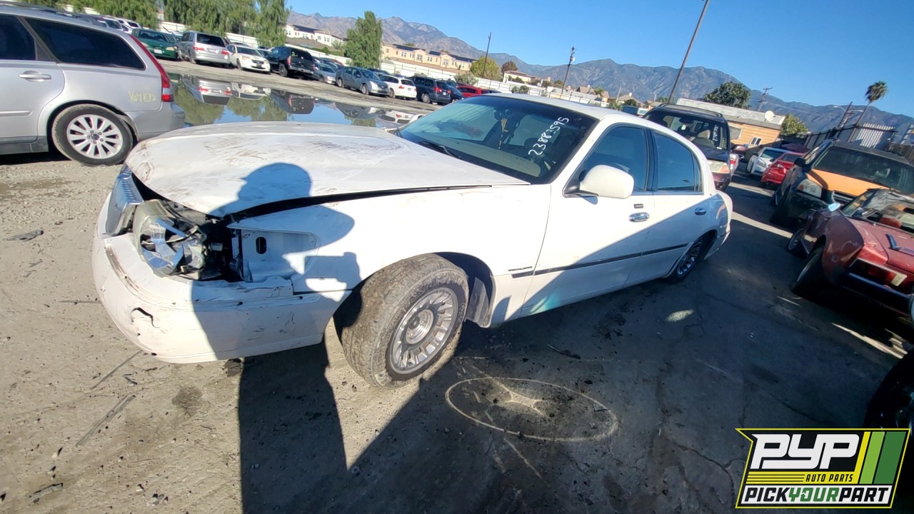 2002 LINCOLN TOWN CAR available for parts