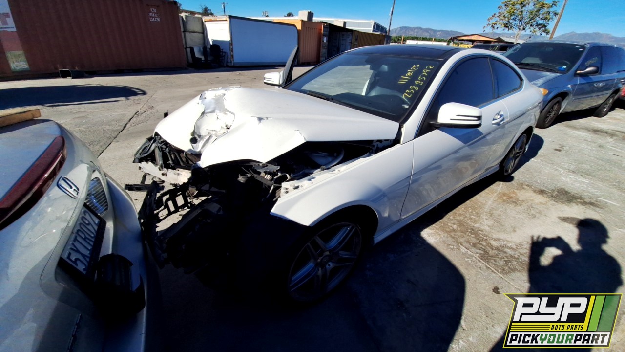 2015 MERCEDES-BENZ C350 partes disponibles