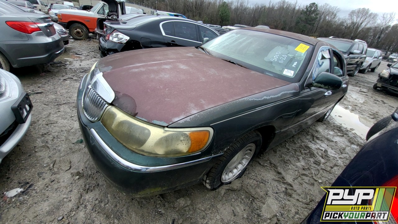 2001 LINCOLN TOWN CAR available for parts