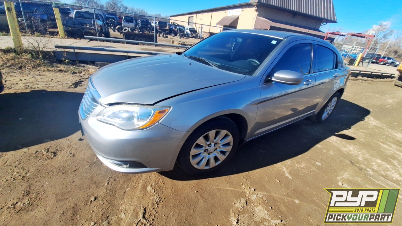 2014 CHRYSLER 200 partes disponibles