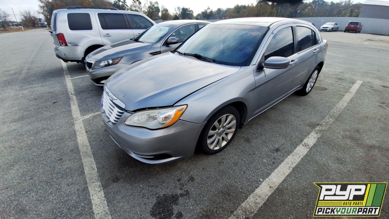 2013 CHRYSLER 200 partes disponibles