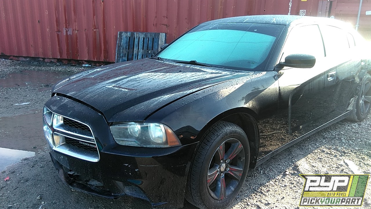 2013 DODGE CHARGER partes disponibles
