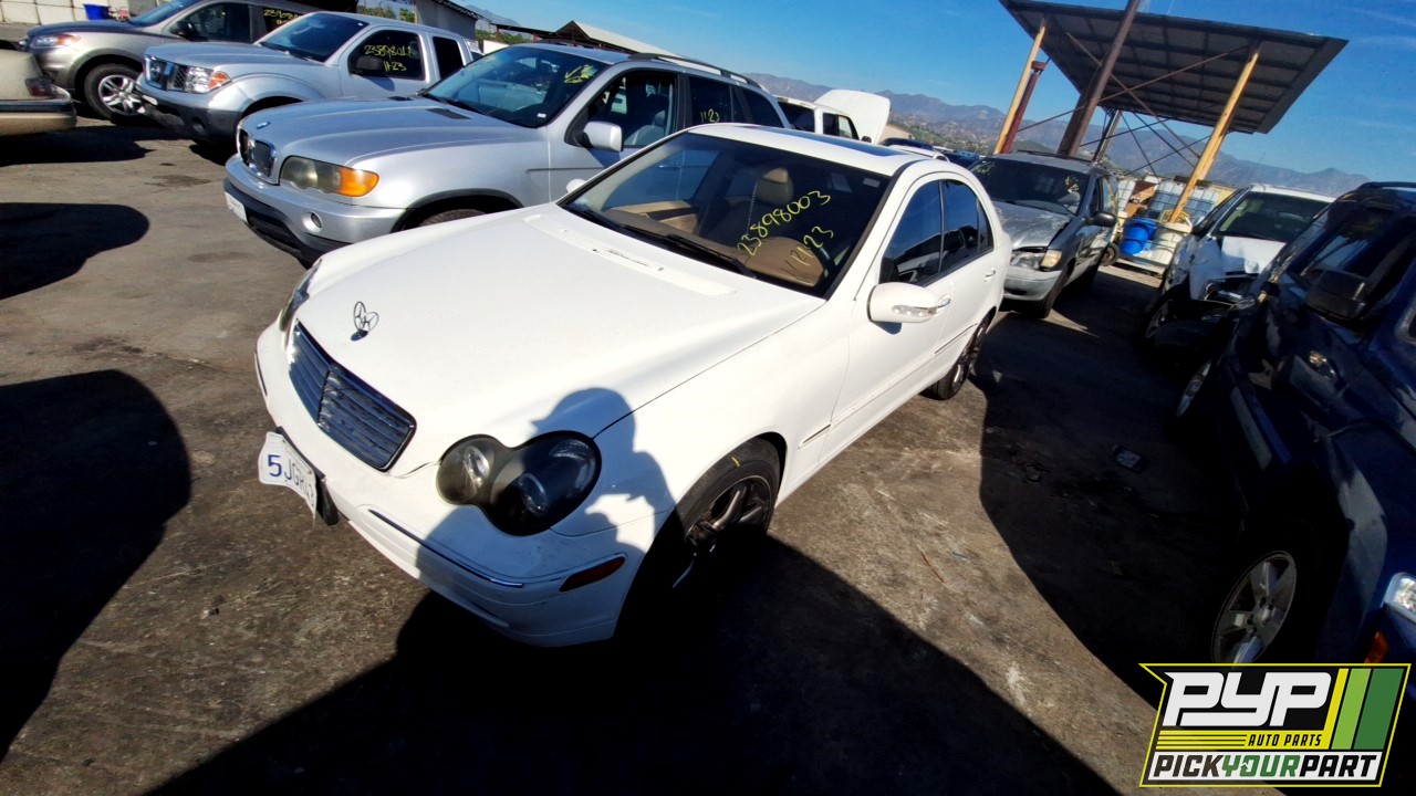 2004 MERCEDES-BENZ C240 partes disponibles