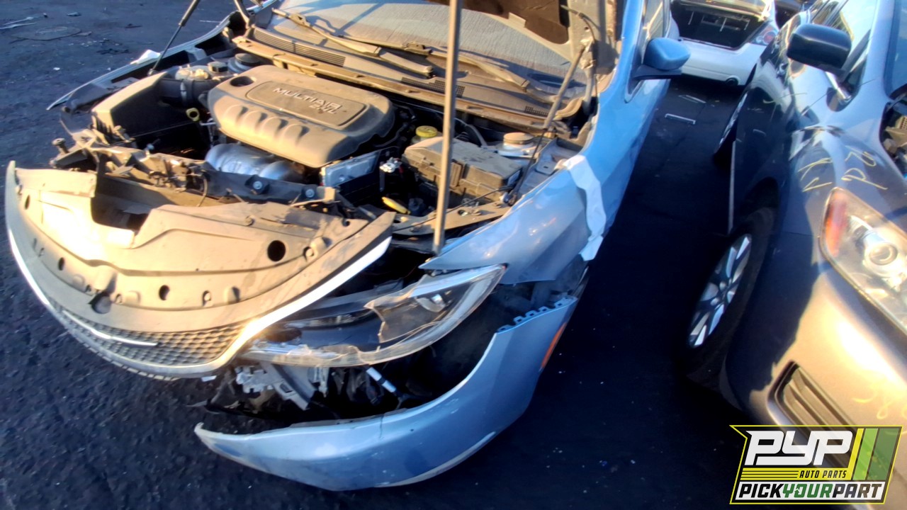 2015 CHRYSLER 200 partes disponibles