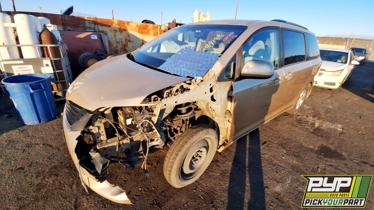 2011 TOYOTA SIENNA partes disponibles