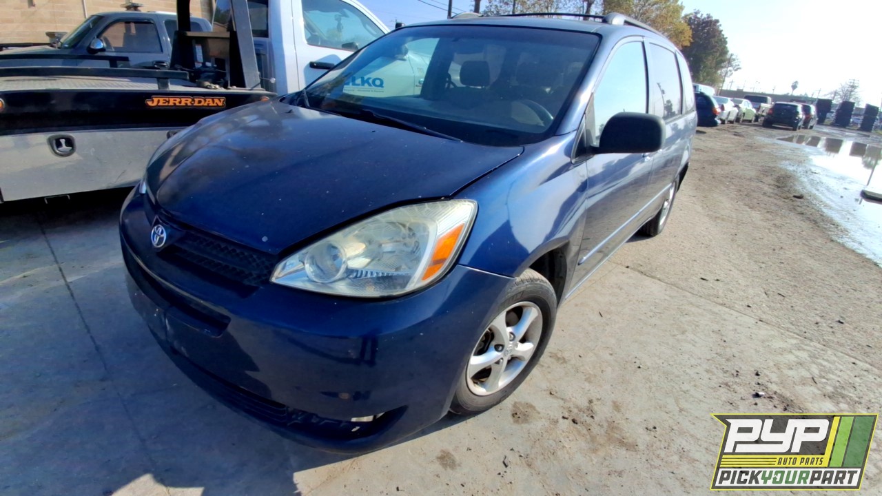 2004 TOYOTA SIENNA partes disponibles