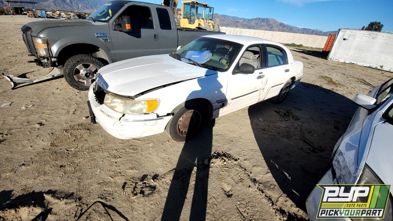 2000 LINCOLN TOWN CAR partes disponibles