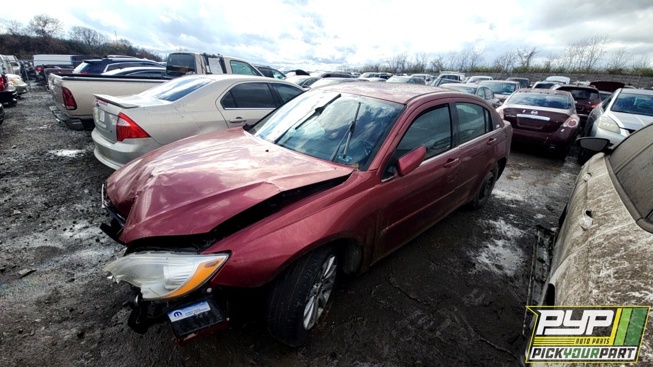 2013 CHRYSLER 200 partes disponibles