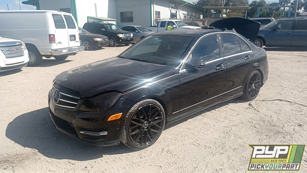 2014 MERCEDES-BENZ C250 partes disponibles