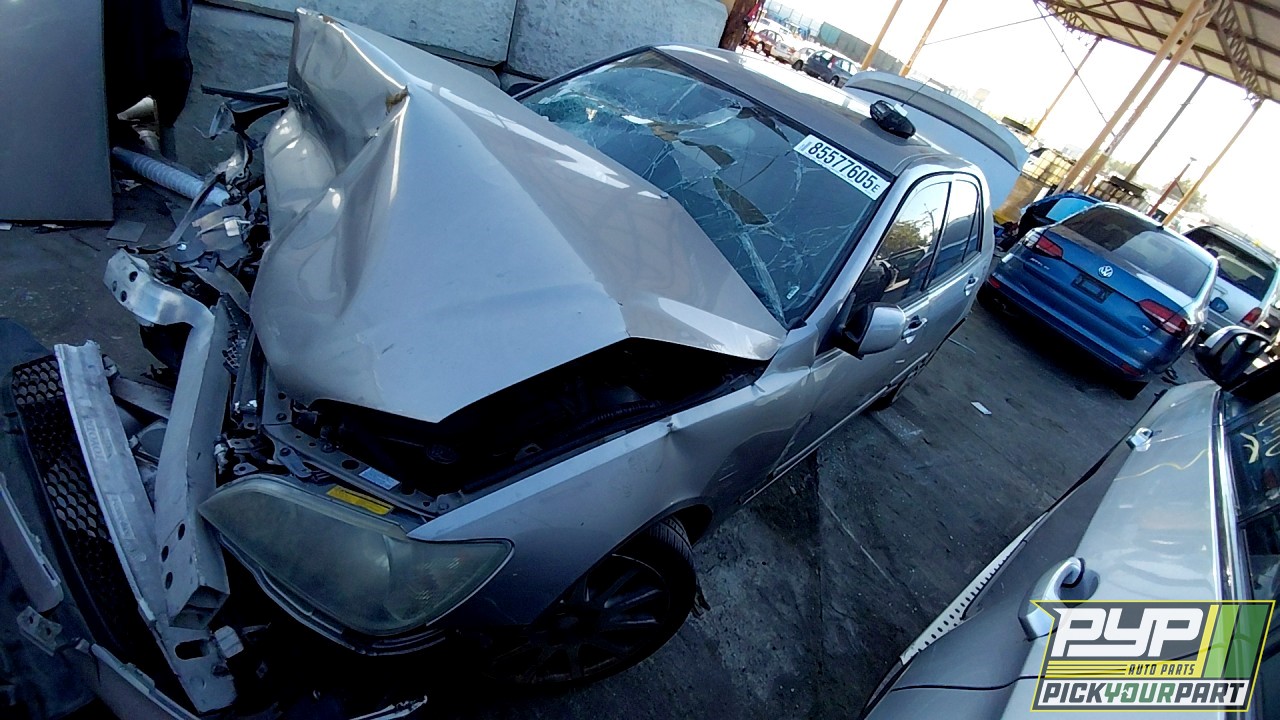 2003 LEXUS IS300 partes disponibles
