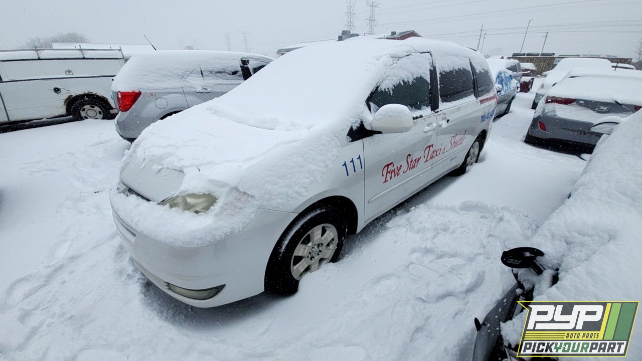 2004 TOYOTA SIENNA partes disponibles