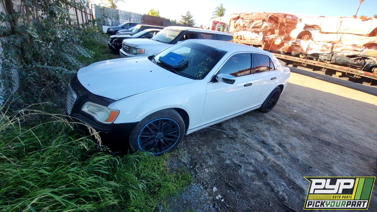 2013 CHRYSLER 300 partes disponibles