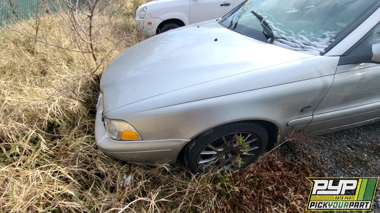 2004 VOLVO C70 partes disponibles