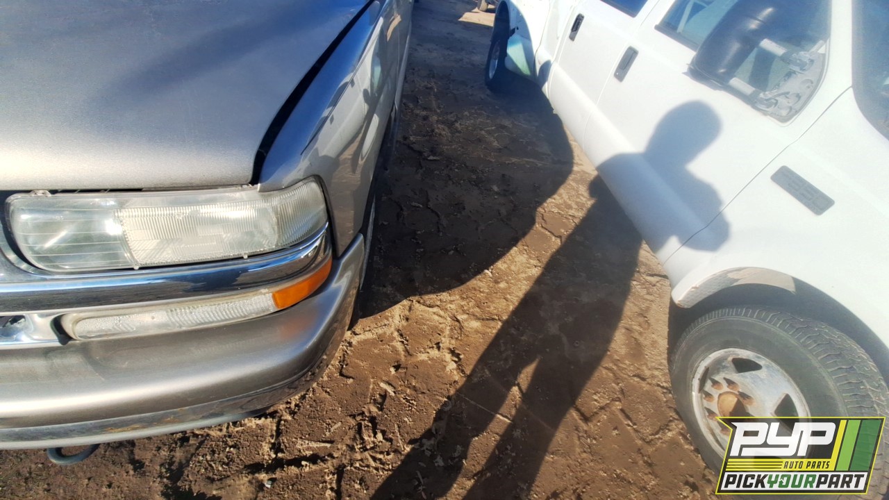 2001 CHEVROLET SUBURBAN 1500 partes disponibles
