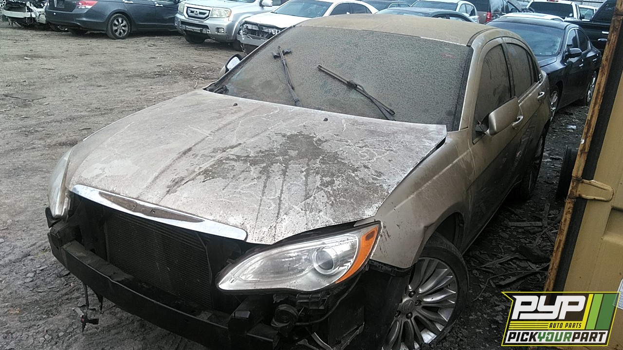 2013 CHRYSLER 200 partes disponibles