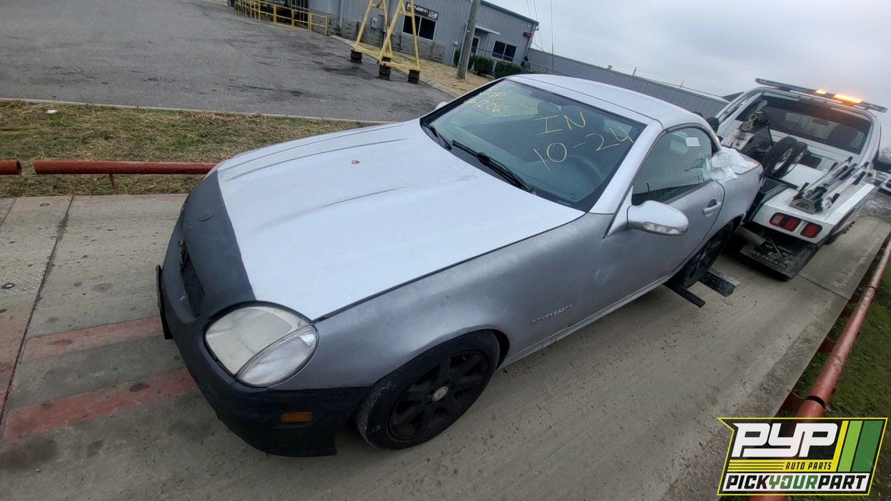 2001 MERCEDES-BENZ SLK230 partes disponibles