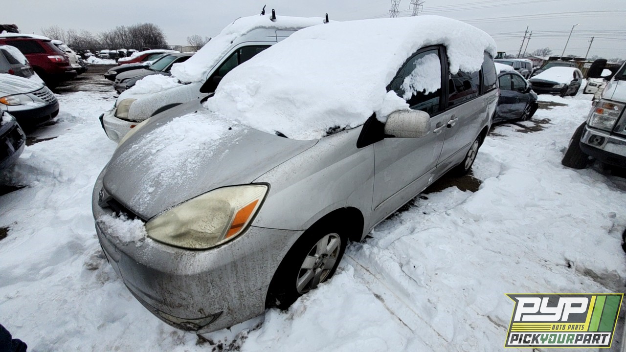 2004 TOYOTA SIENNA partes disponibles