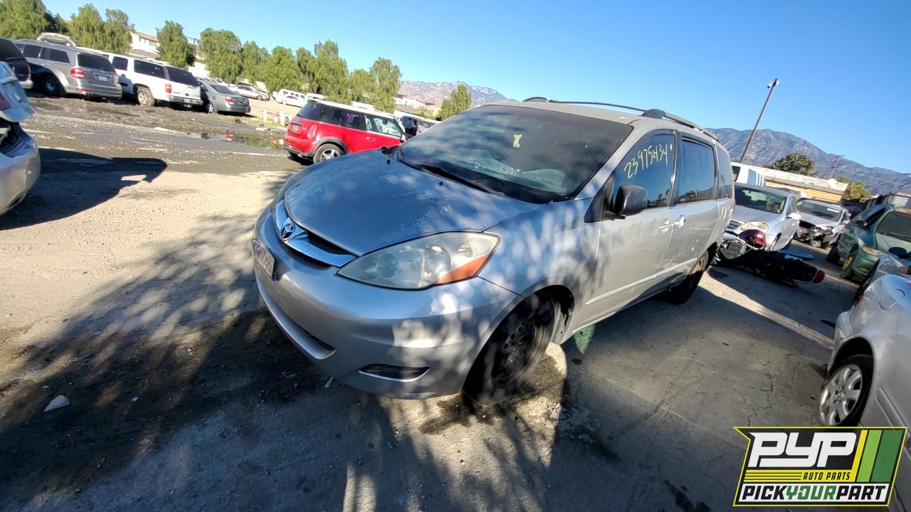 2004 TOYOTA SIENNA partes disponibles