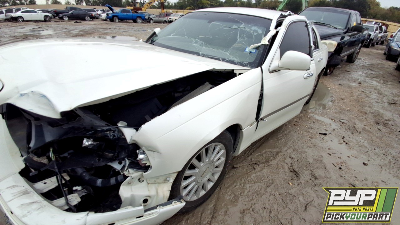 2004 LINCOLN TOWN CAR available for parts