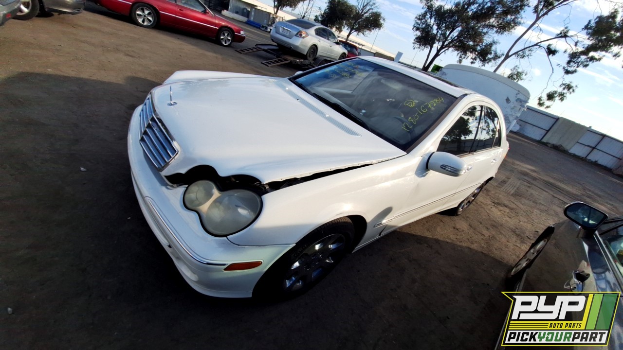 2005 MERCEDES-BENZ C240 partes disponibles