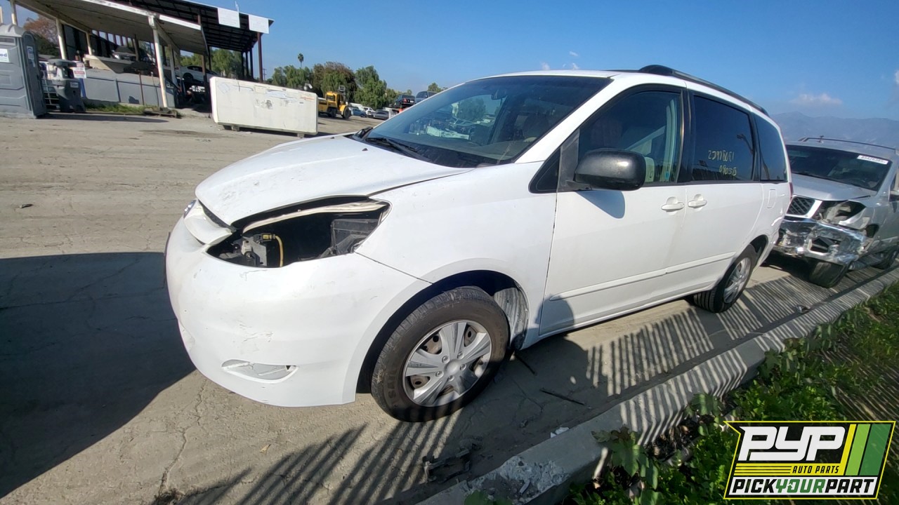 2006 TOYOTA SIENNA available for parts