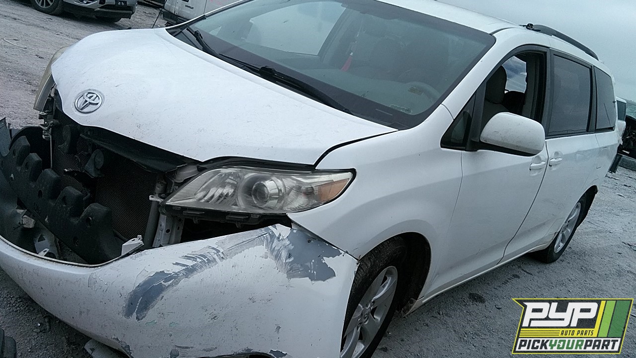 2011 TOYOTA SIENNA partes disponibles