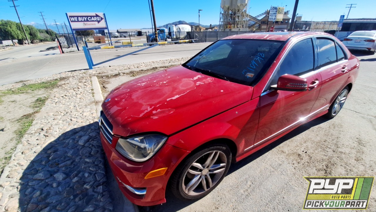 2014 MERCEDES-BENZ C250 partes disponibles
