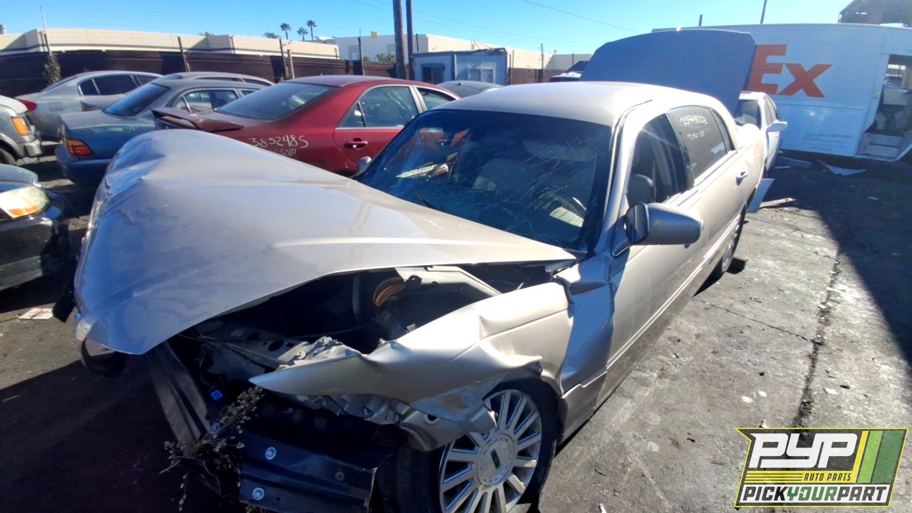 2003 LINCOLN TOWN CAR available for parts