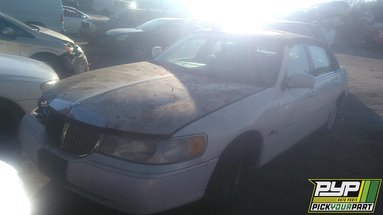 2000 LINCOLN TOWN CAR available for parts
