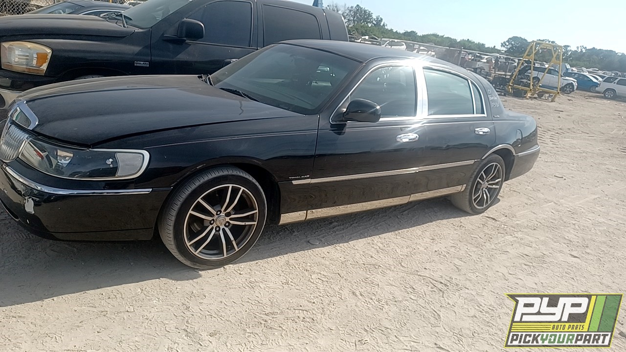 2001 LINCOLN TOWN CAR available for parts