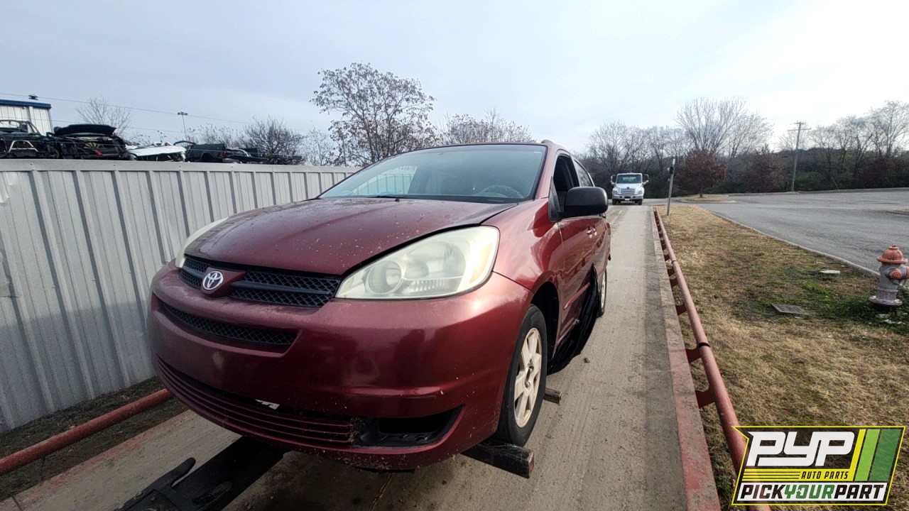 2004 TOYOTA SIENNA partes disponibles
