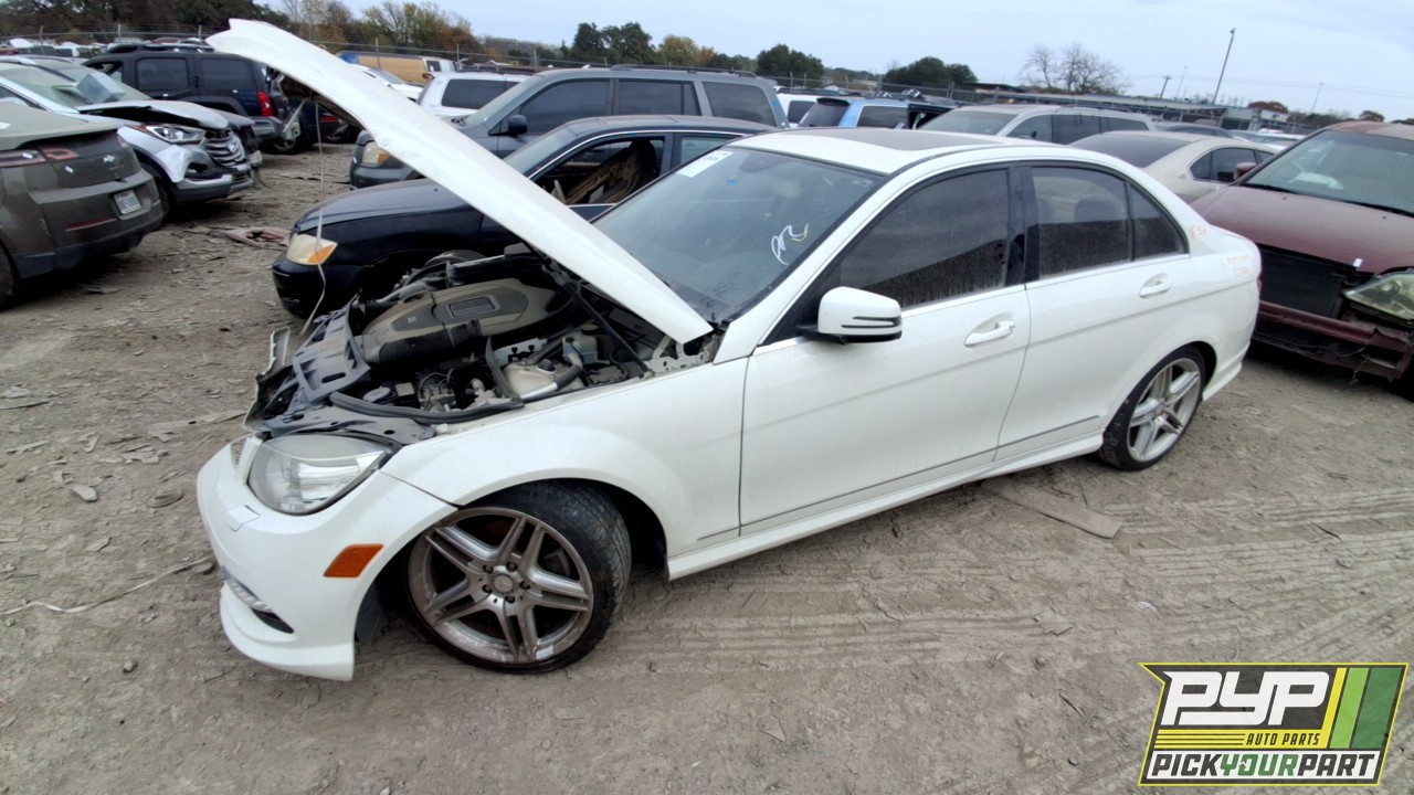 2011 MERCEDES-BENZ C300 partes disponibles