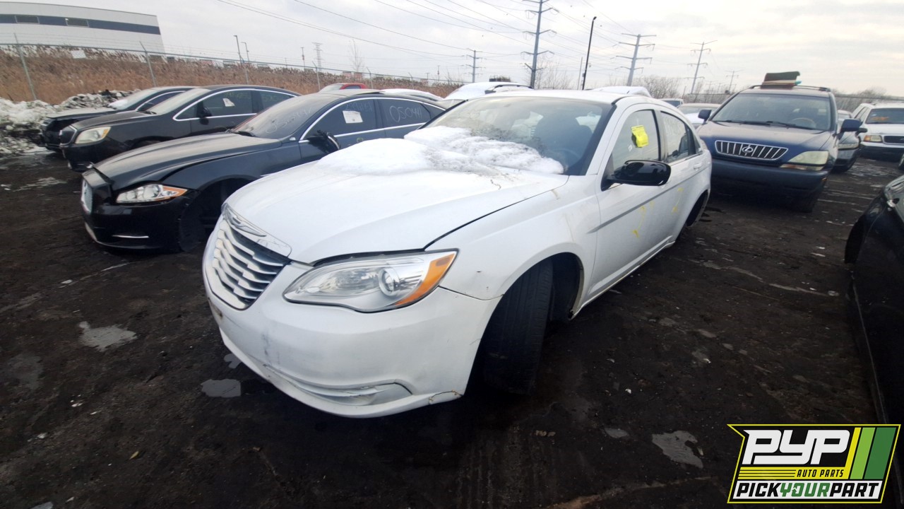 2013 CHRYSLER 200 partes disponibles