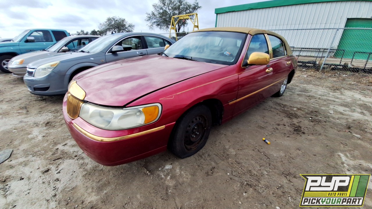 2000 LINCOLN TOWN CAR available for parts