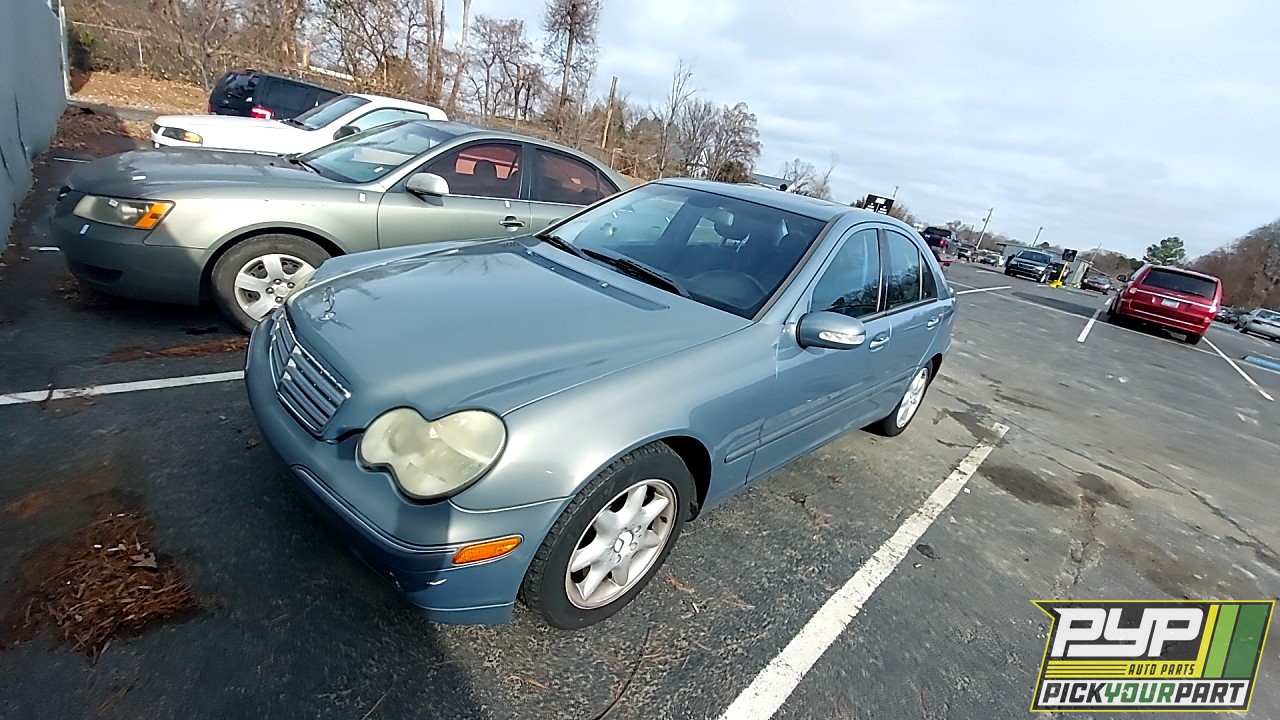 2004 MERCEDES-BENZ C240 partes disponibles