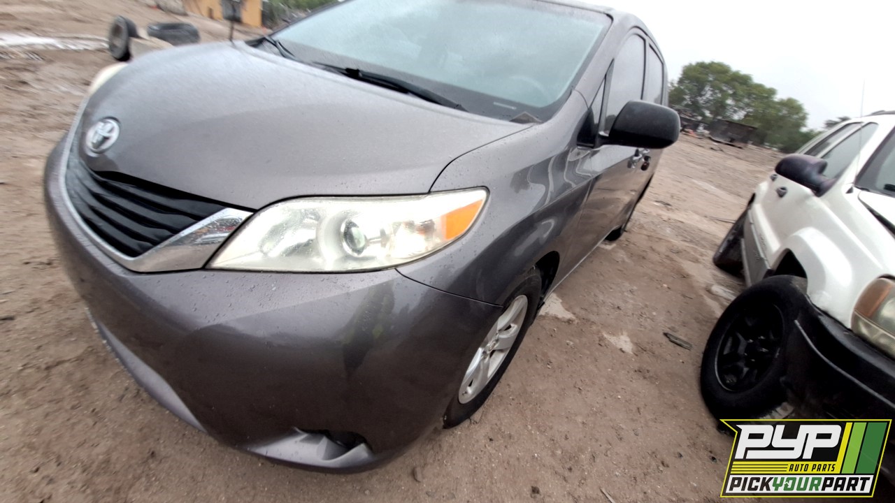 2012 TOYOTA SIENNA partes disponibles
