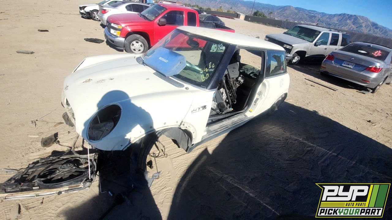 2006 MINI COOPER partes disponibles
