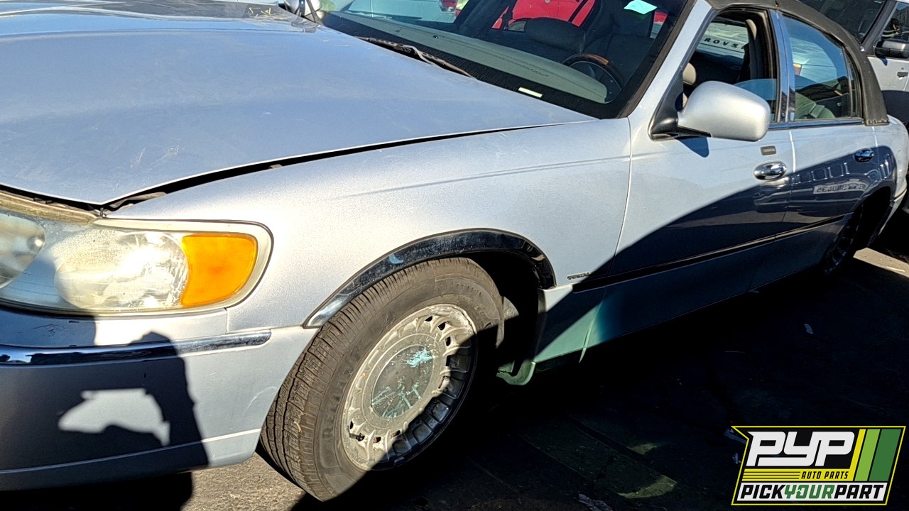 2002 LINCOLN TOWN CAR available for parts