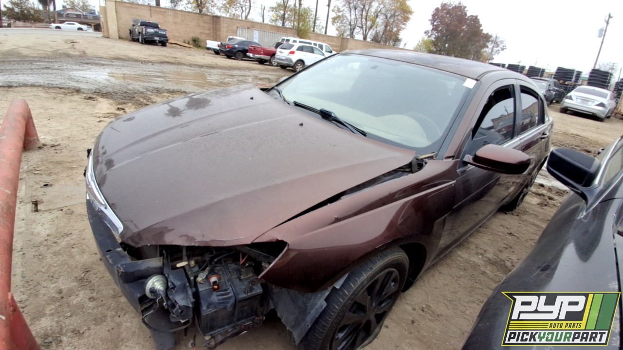 2013 CHRYSLER 200 partes disponibles