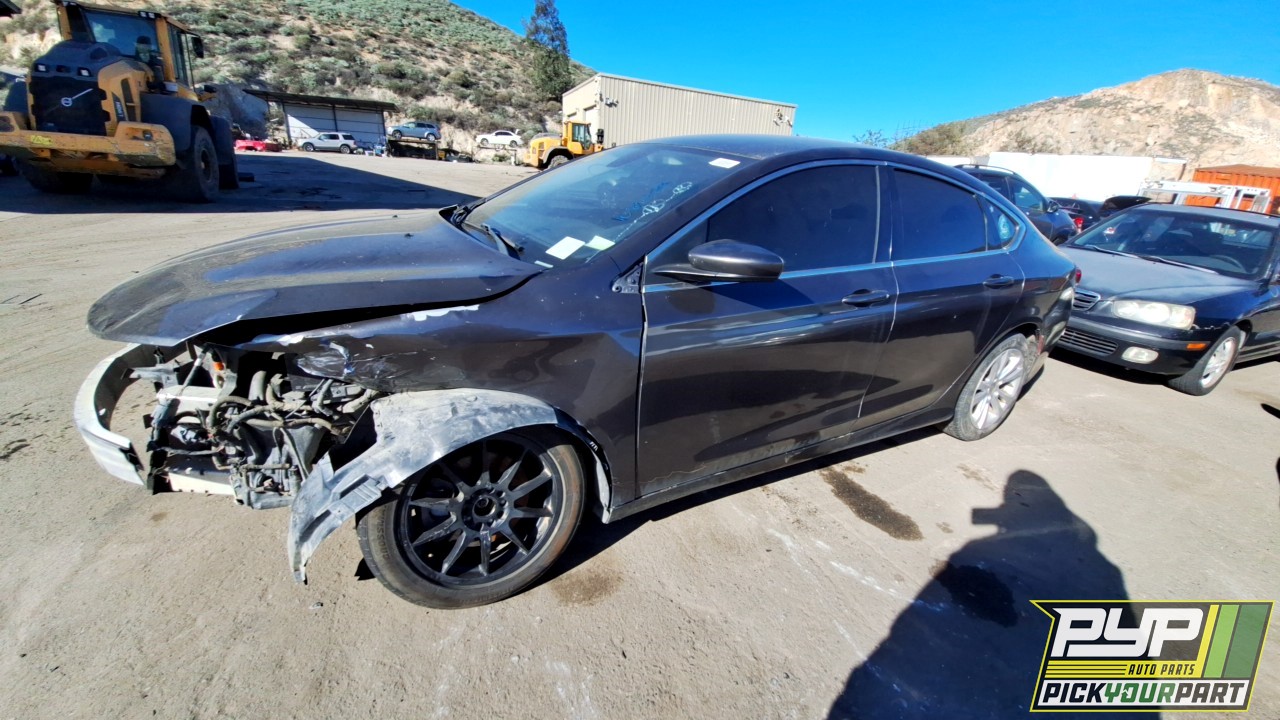 2015 CHRYSLER 200 partes disponibles