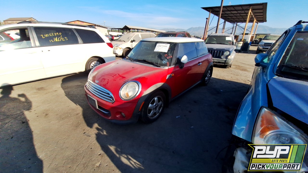 2013 MINI COOPER partes disponibles