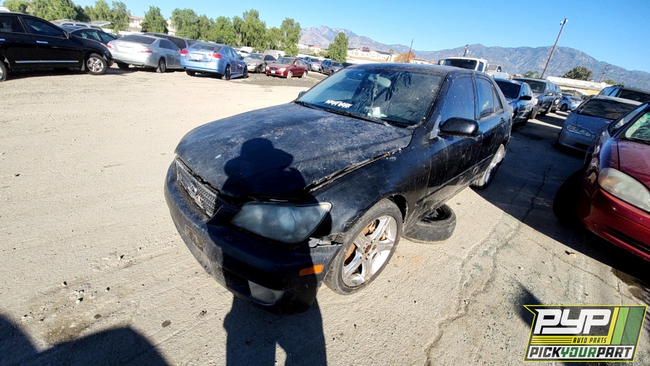 2005 LEXUS IS300 partes disponibles