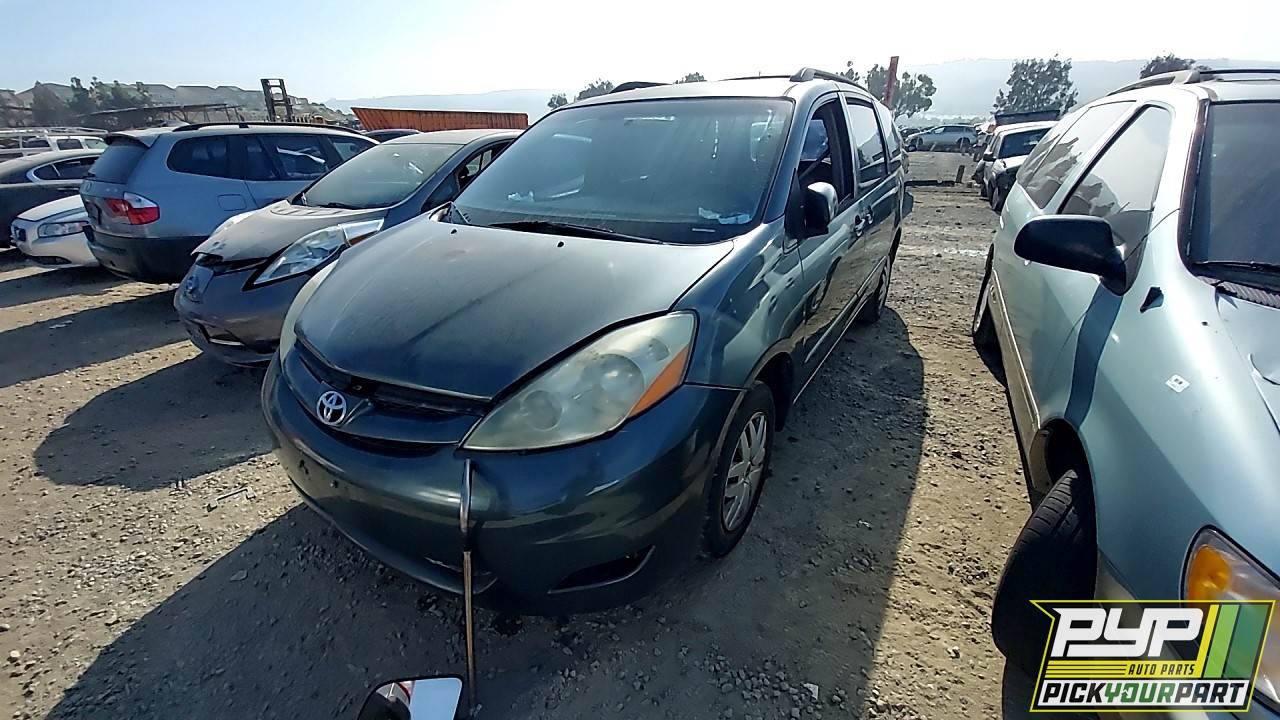 2004 TOYOTA SIENNA available for parts