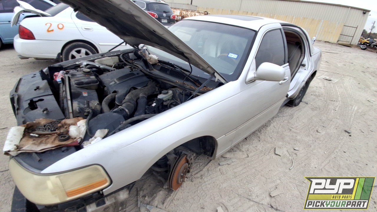 2003 LINCOLN TOWN CAR partes disponibles