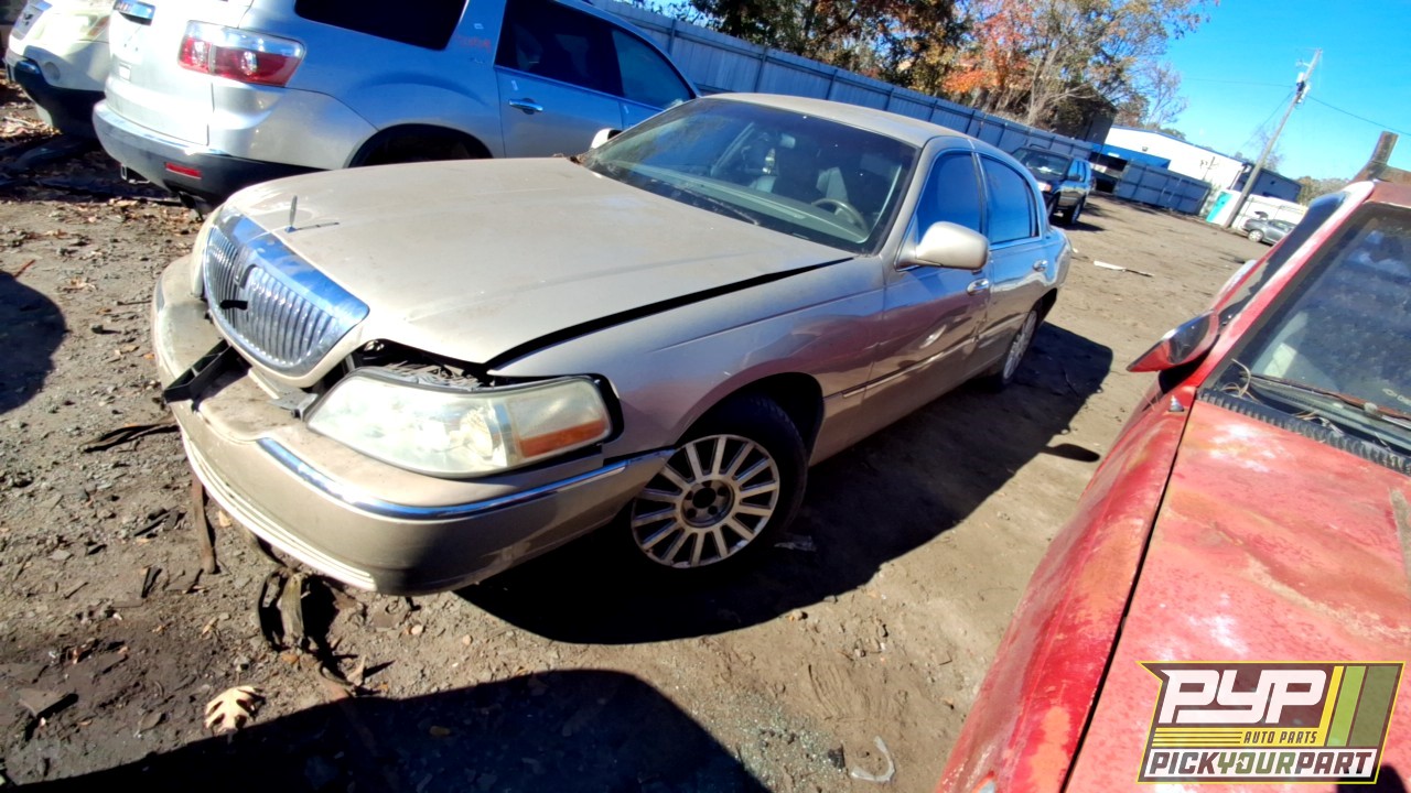 2004 LINCOLN TOWN CAR available for parts