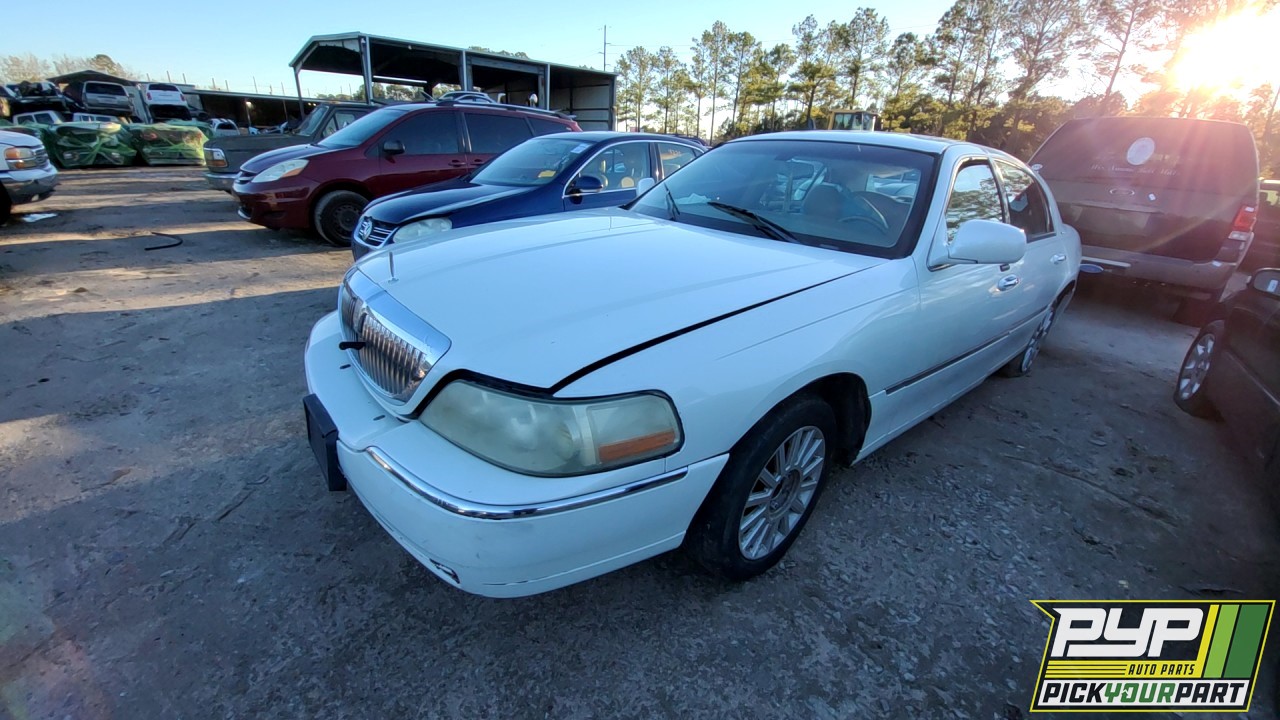 2004 LINCOLN TOWN CAR available for parts