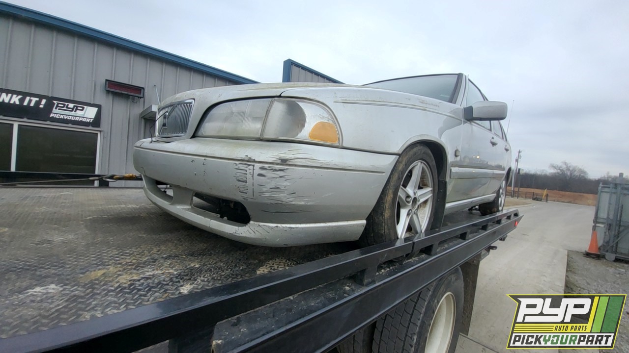 2000 VOLVO S70 available for parts