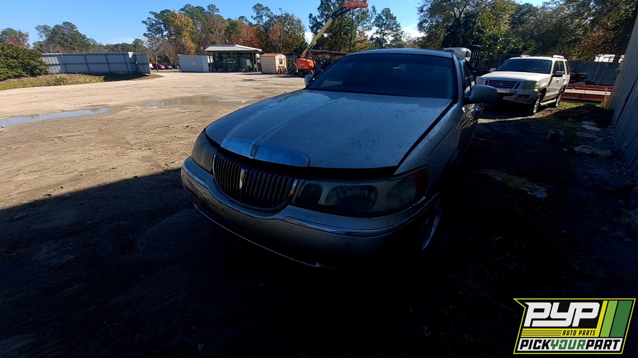 2000 LINCOLN TOWN CAR available for parts