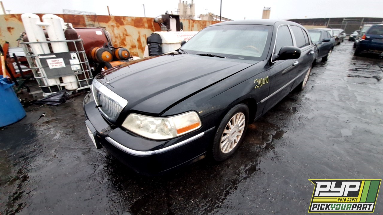 2004 LINCOLN TOWN CAR available for parts