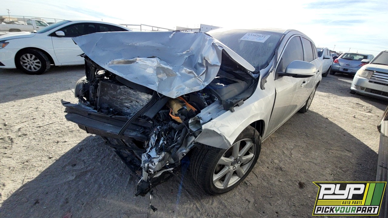 2017 VOLVO V60 partes disponibles